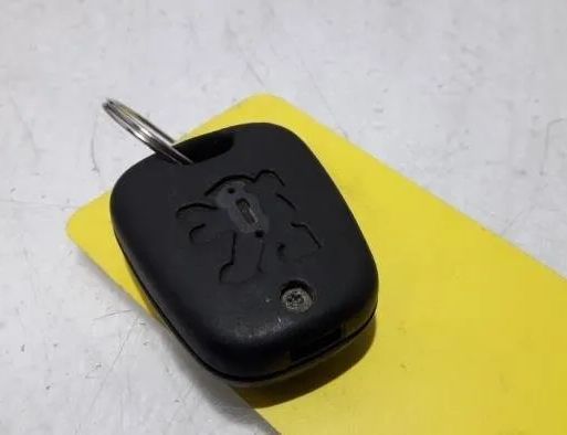 PEUGEOT 307 1 generation (2001-2008) Блок управления двигателем 0261207474,1942E4,9650346080,9651196680,6580J0,6580HS,9648445180,1039S01847,9651197380,1940V8,031127,39127,BSIJ0100,6160C0,6554RC 27829470