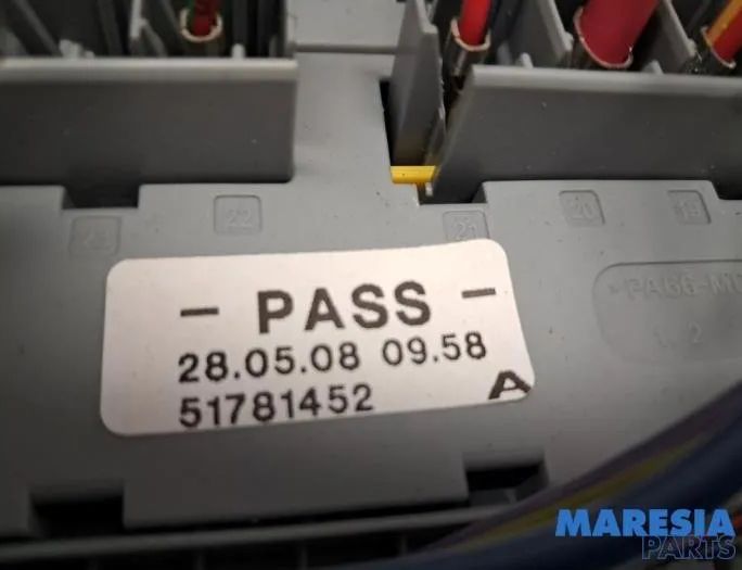 FIAT 500 2 generation (2008-2024) Pojistková skrinka 51781452,0051781452 27861048