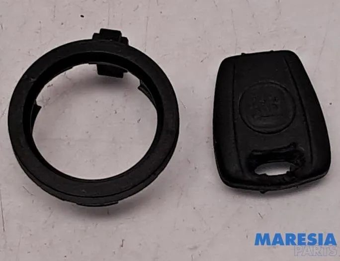 FIAT Punto 3 generation (2005-2020) Блок управления двигателем 52057864,51958119,00519631540,51952962 30383455