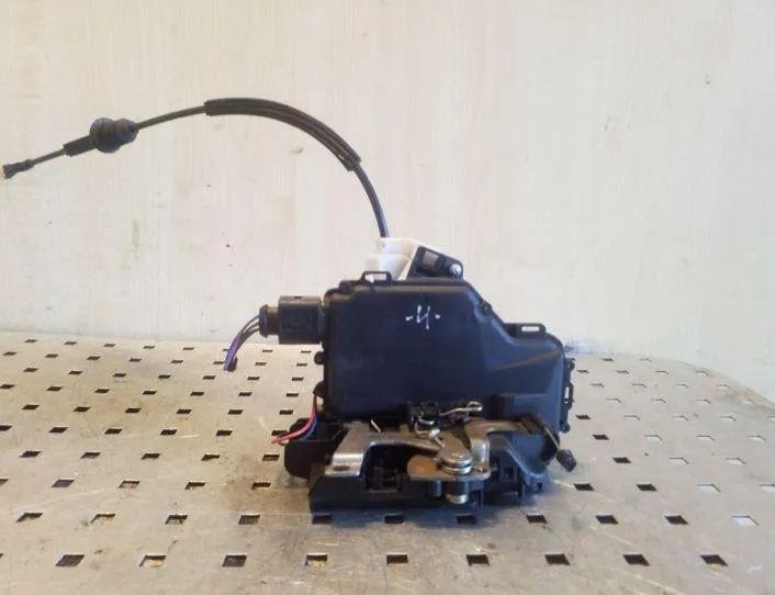 VOLKSWAGEN Golf 4 generation (1997-2006) Rear Left Door Lock 3B4839015A 26114327