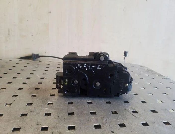 VOLKSWAGEN Golf 4 generation (1997-2006) Замок задней левой двери 3B4839015A 26114341
