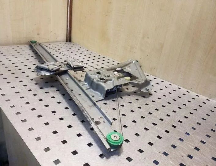 VOLKSWAGEN Crafter 1 generation (2006-2016) Regulátor okna ľavých predných dverí A9067200046LH 26123525