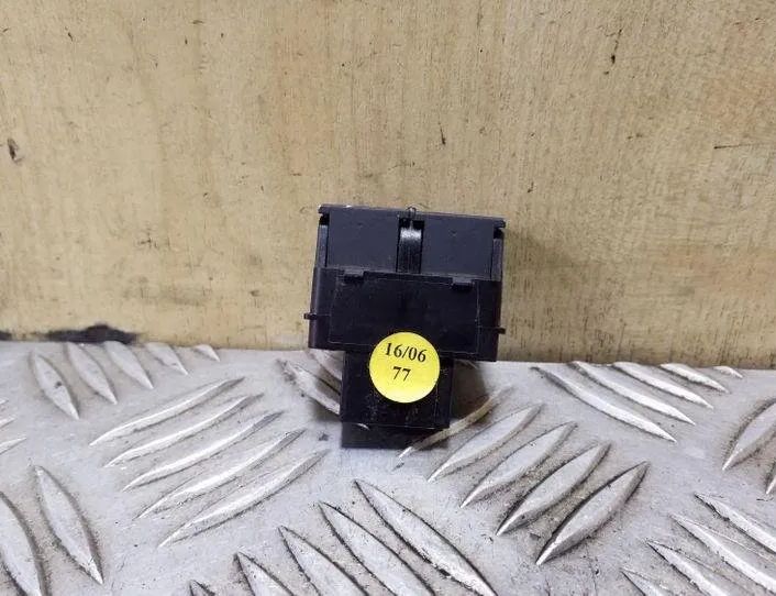 AUDI A4 B7/8E (2004-2008) Переключатель кнопок 8E2962109 26133500