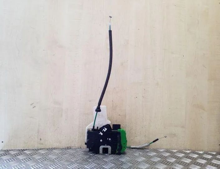 HYUNDAI i40 VF (1 generation) (2011-2020) Pravý predný dverový zámok 813203Z010 26146196