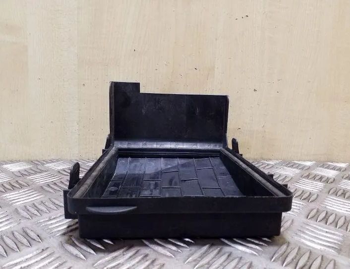 VOLKSWAGEN Touran 1 generation (2003-2015) Kryt poistkovej skrinky 1K0937132D 26159864