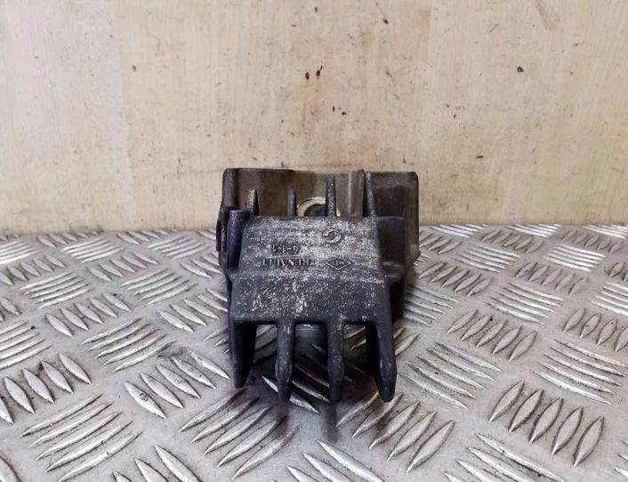 NISSAN Juke YF15 (2010-2020) Дополнительные внутренние детали двигателя 8200771226 26179411