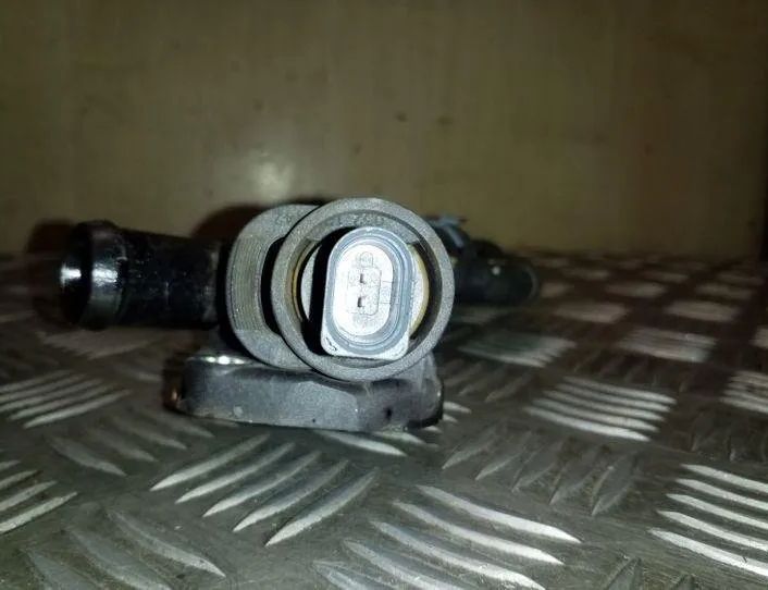 SKODA Yeti 1 generation (2009-2018) Chladiace hadice 03L121131AA,03L121157AL 26190880