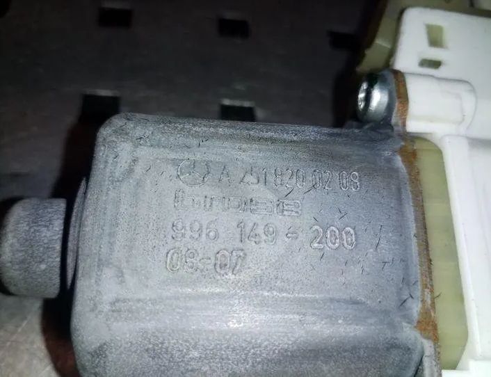 MERCEDES-BENZ M-Class W164 (2005-2011) Motor ovládania okna pravých zadných dverí A2518200208,0130822280 26197095