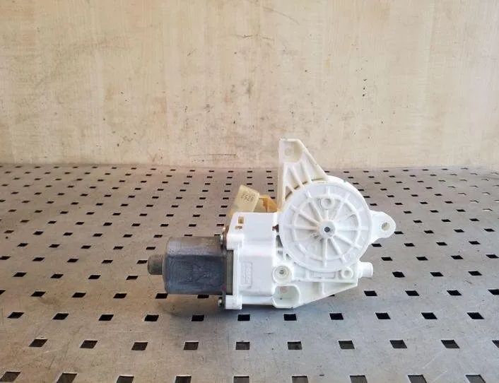 MERCEDES-BENZ M-Class W164 (2005-2011) Motor ovládania okna pravých zadných dverí A2518200208,0130822280 26197095