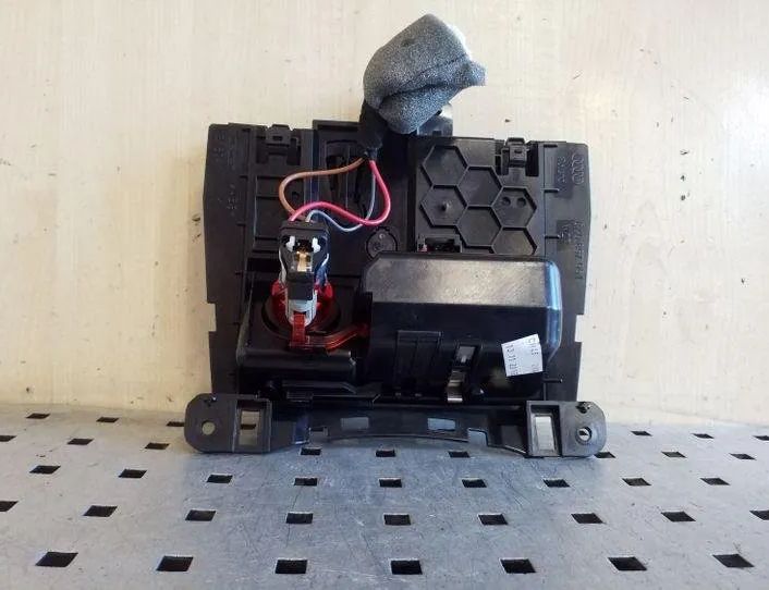 AUDI A5 Sportback 8T (2009-2011) Popolník 8K0857951 26200288