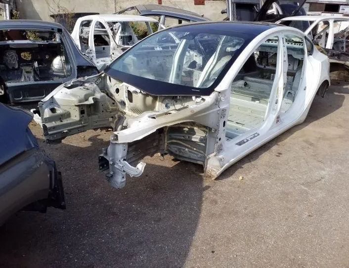 TESLA Model 3 1 generation (2017-2024) Ľavá predná štvrtina 26208108