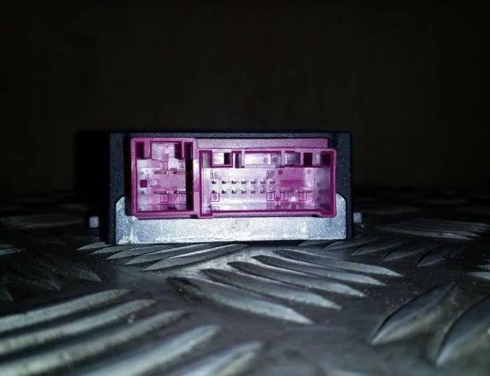 BMW X3 F25 (2010-2017) Управление топливным насосом 16147276073,7276073,55892110 26210460