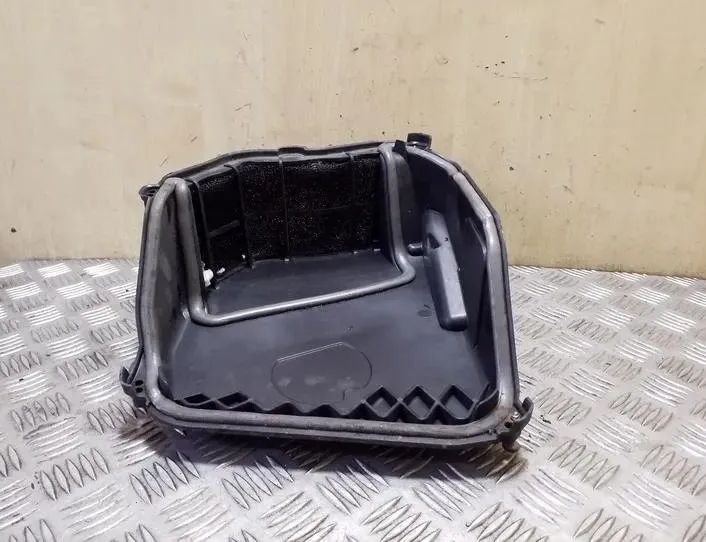 BMW 5 Series F10/F11 (2009-2017) Kryt vzduchového mikrofiltra 64119216223,9216223 26220047