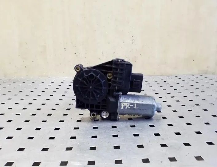 AUDI A6 C5/4B (1997-2004) Motor regulátora okna ľavých predných dverí 0130821775 26220543