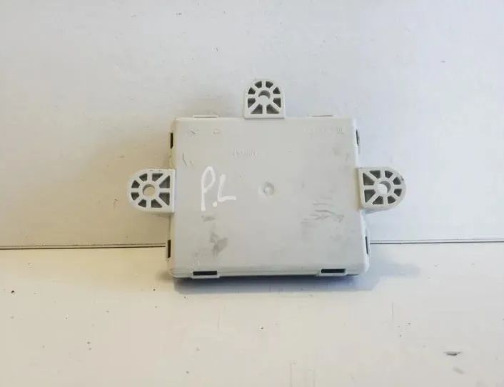 VOLVO V40 Cross Country 1 generation (2012-2020) Блок управления дверей левый задний 31394043 26234937