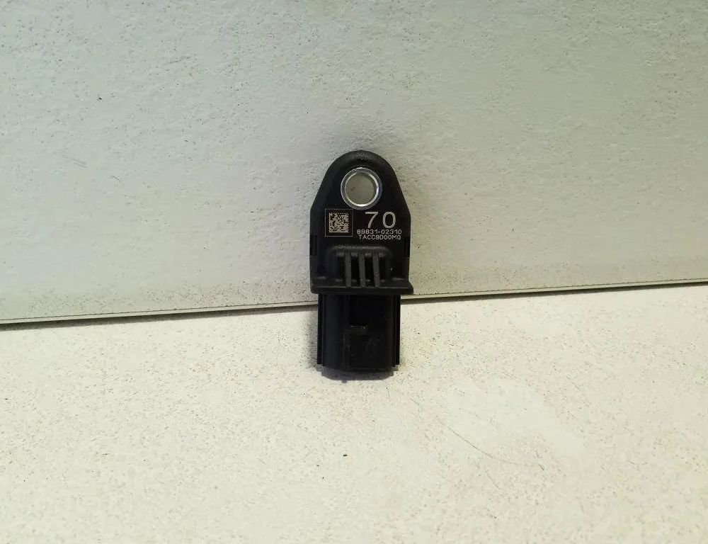 TOYOTA Corolla 12 generation E210 (2019-2024) Задний правый датчик удара 8983102310 32155504