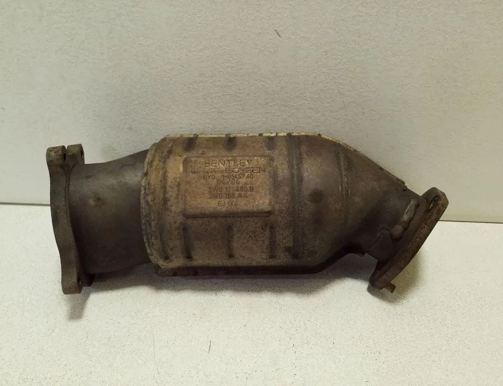 BENTLEY Continental 3 generation (1991-1998) Katalyzátor 3W0131690B 32166386