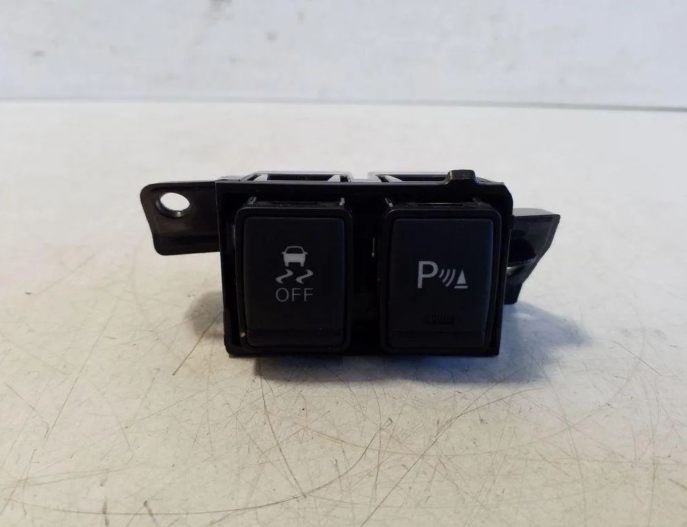 NISSAN Navara D22 (1997-2005) Переключатель ASR 681RV4JA0A 32168976