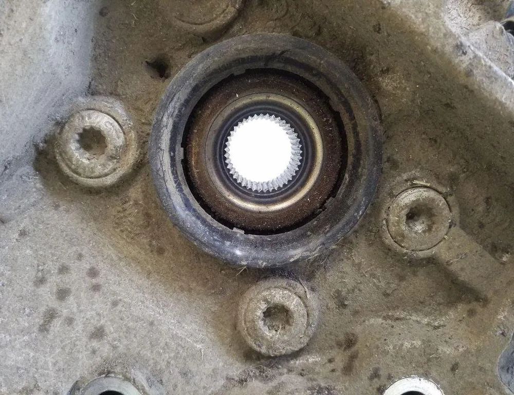 VOLVO XC60 2 generation (2017-2024) Zadný ľavý náboj kolesa 31658319 32173823