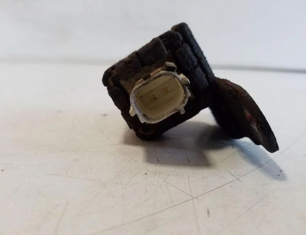 SUZUKI Grand Vitara 2 generation (2005-2014) Ľavý zadný senzor nárazu 3893065J10 32177029