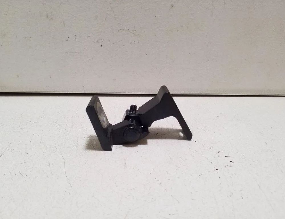 SKODA Octavia 3 generation (2013-2020) Шарнир передней правой двери 7N0831402A 32183651