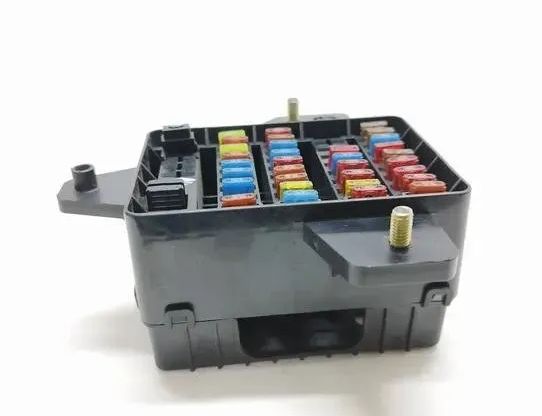 SSANGYONG Rexton Y200 (2001-2007) Poistková skrinka 8211008000 22634120