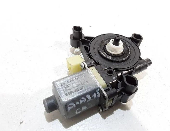 AUDI A3 8V (2012-2020) Motor ovládania okna ľavých zadných dverí 0130822713 22680848