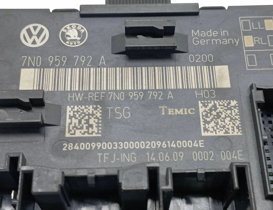 SKODA Superb 1 generation (2001-2008) Блок управления дверей задние правые 7N0959792A 27811628