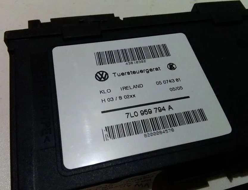 VOLKSWAGEN Touareg 1 generation (2002-2010) Rear Right Door Window Control Motor 7L0959794A 31616286