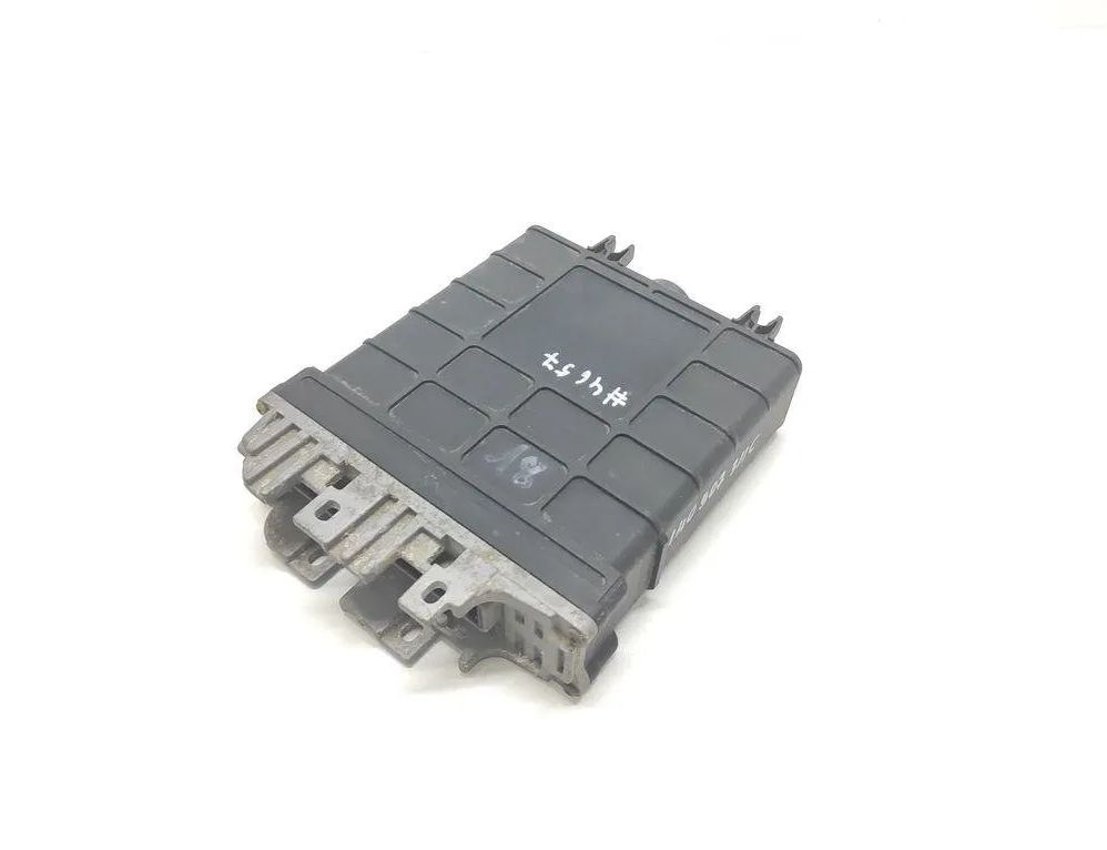 VOLKSWAGEN Golf 3 generation (1991-1998) Блок управления двигателем 0261200714 31873897