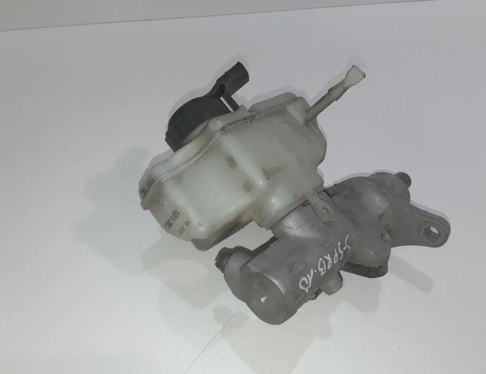 SKODA Superb 2 generation (2008-2015) Brake Cylinder 1K1611301 32186041