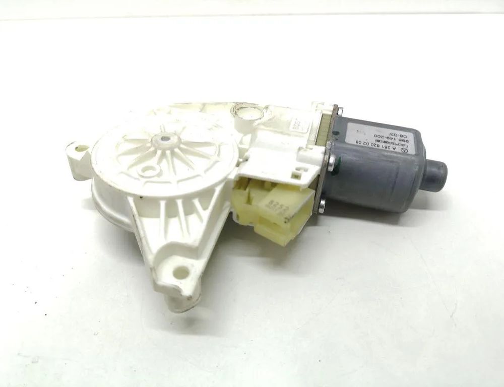 MERCEDES-BENZ M-Class W164 (2005-2011) Motor ovládania okna pravých zadných dverí A2518200208 32858547