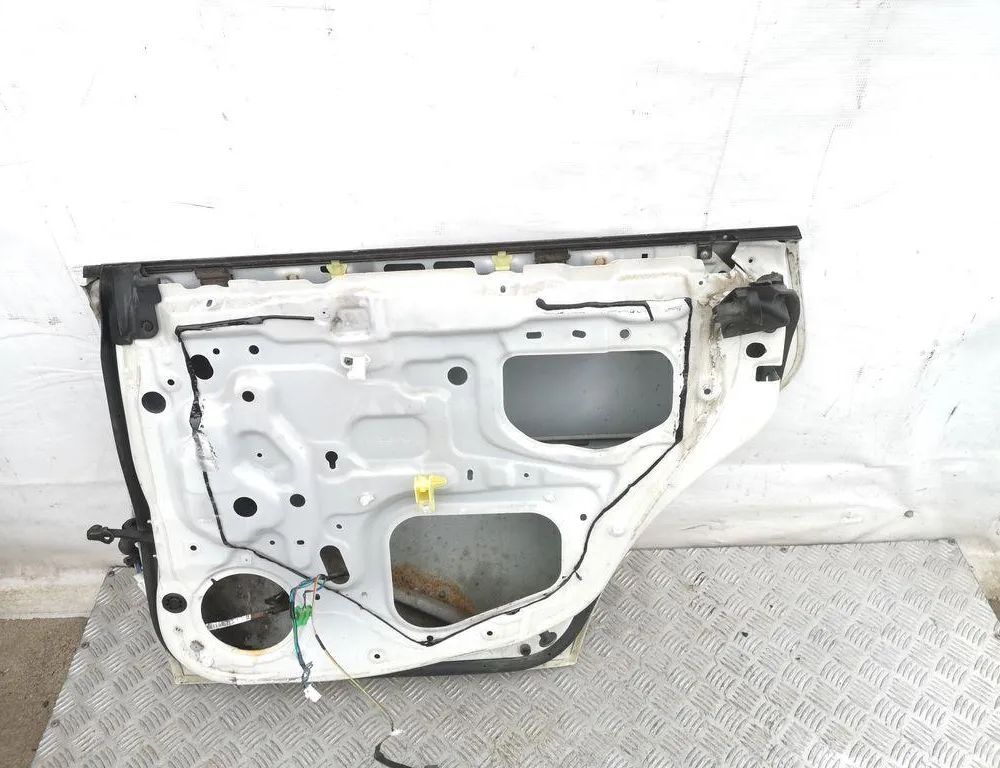 SUBARU Outback 3 generation (2003-2009) Pravé zadné dvere 32983174