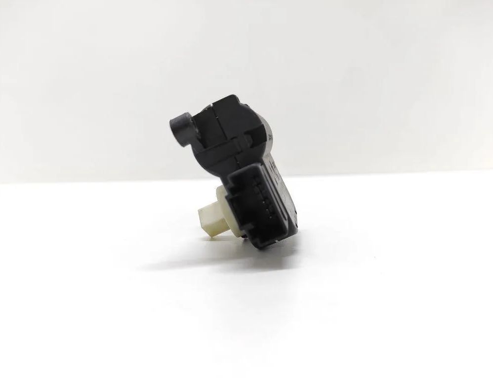 SKODA Octavia 2 generation (2004-2013) Клапаны управления внутренним подогревом 0132801338 32995755