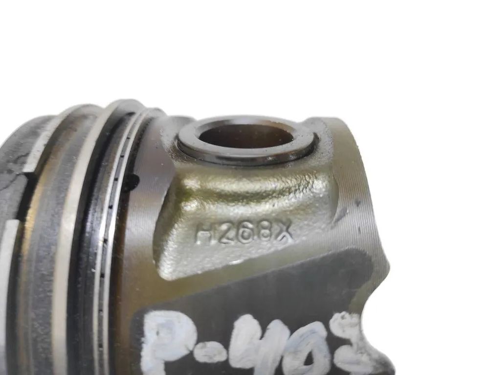 PEUGEOT 407 1 generation (2004-2010) Piston H268X 33023023