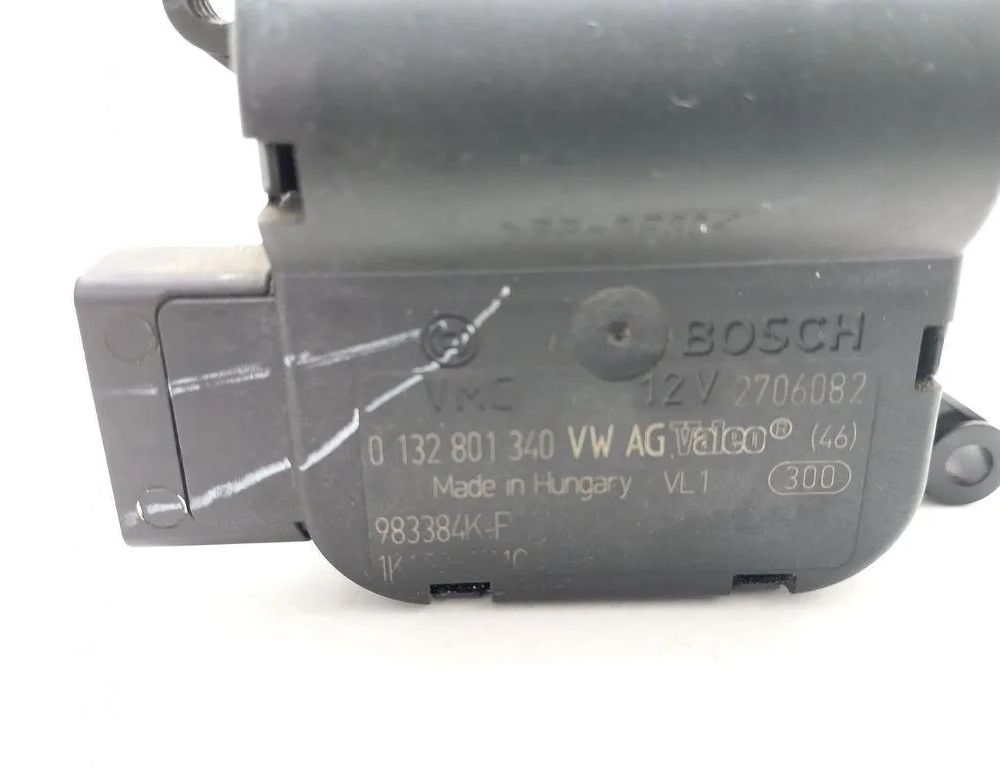 VOLKSWAGEN Golf 5 generation (2003-2009) Ventily na ovládanie vnútorného kúrenia 0132801340 33055060
