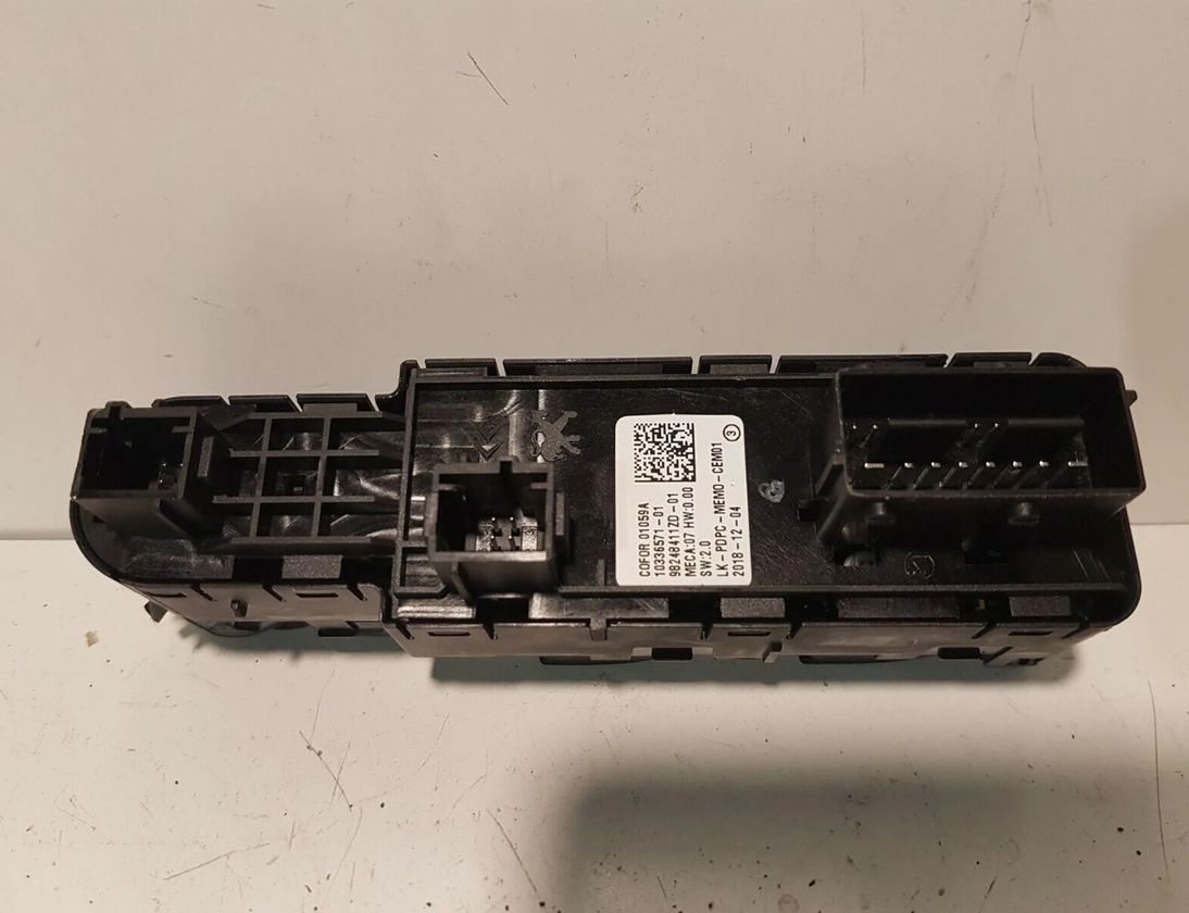 PEUGEOT 2008 2 generation (2019-2023) Vypínač ľavého okna predných dverí 98248411ZD 30218053