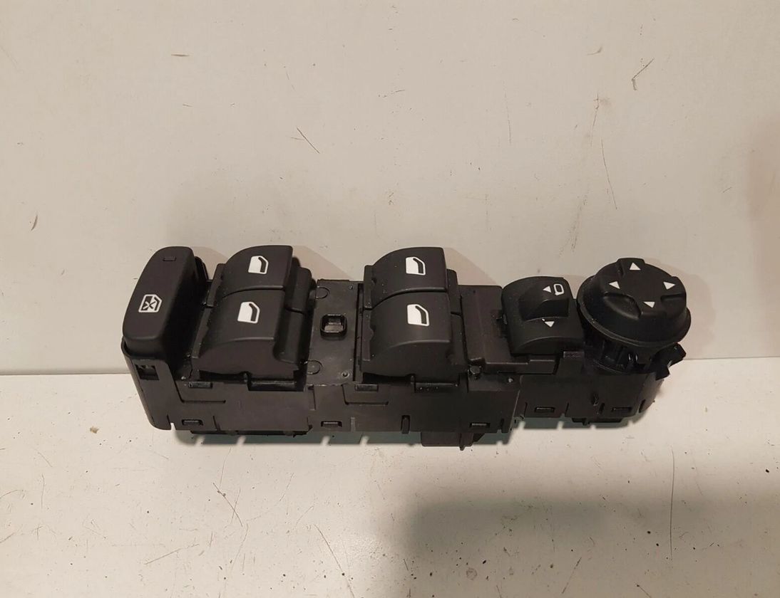 PEUGEOT 2008 2 generation (2019-2023) Vypínač ľavého okna predných dverí 98248411ZD 30218053