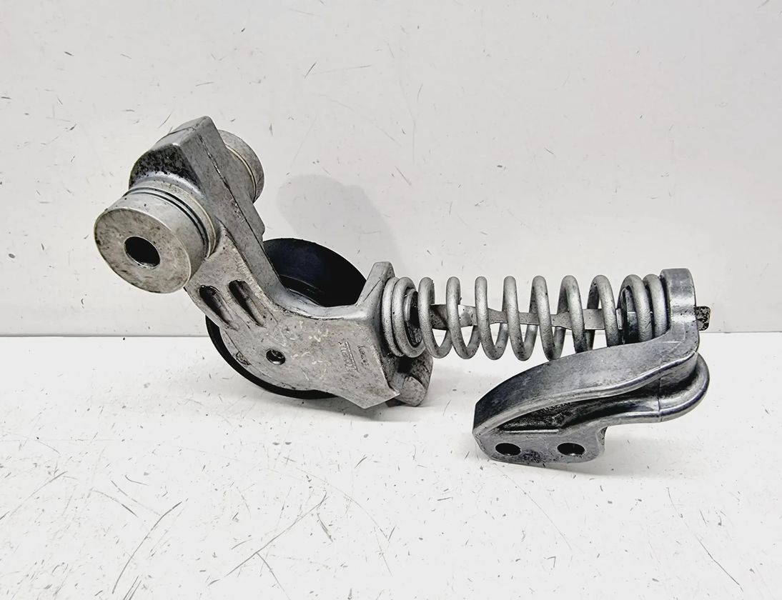 VOLVO V40 Cross Country 1 generation (2012-2020) Napínač remeňa 31460372 30221303