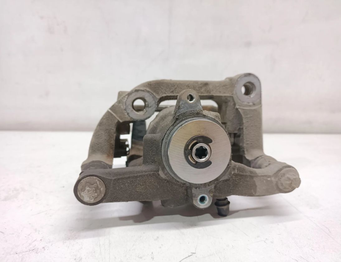 PEUGEOT 5008 2 generation (2017-2020) Zadný pravý brzdový strmeň 9819060980 30222921