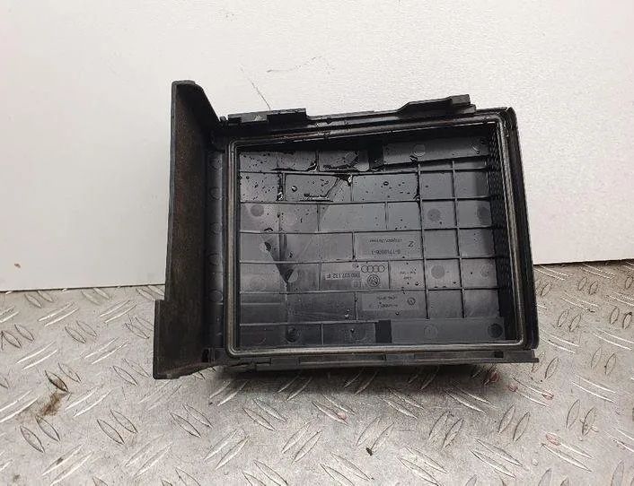 VOLKSWAGEN Eos 1 generation (2006-2020) Крышка блока предохранителей 1K0937132F 24161745