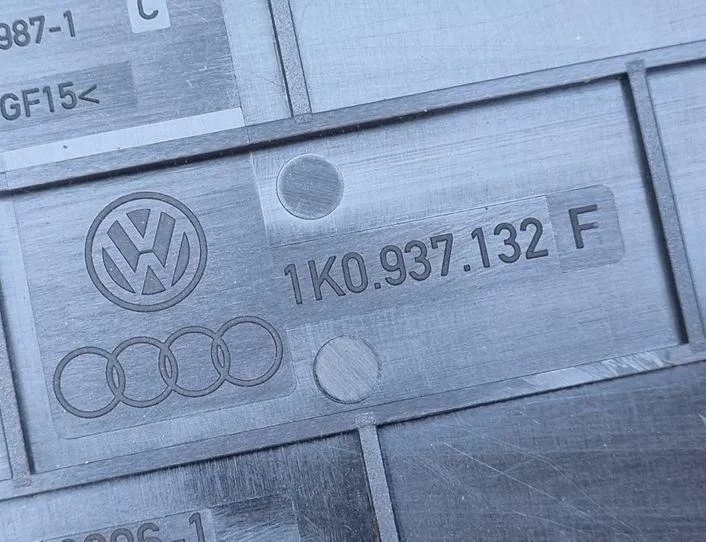 VOLKSWAGEN Golf 6 generation (2008-2015) Крышка блока предохранителей 1K0937132F 24167847