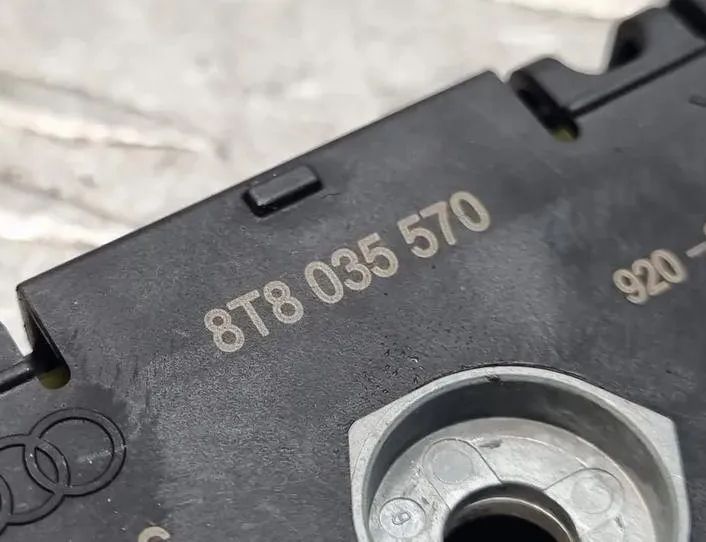 AUDI A5 8T (2007-2016) Zosilňovač antény na kufri 8T8035570 24185773