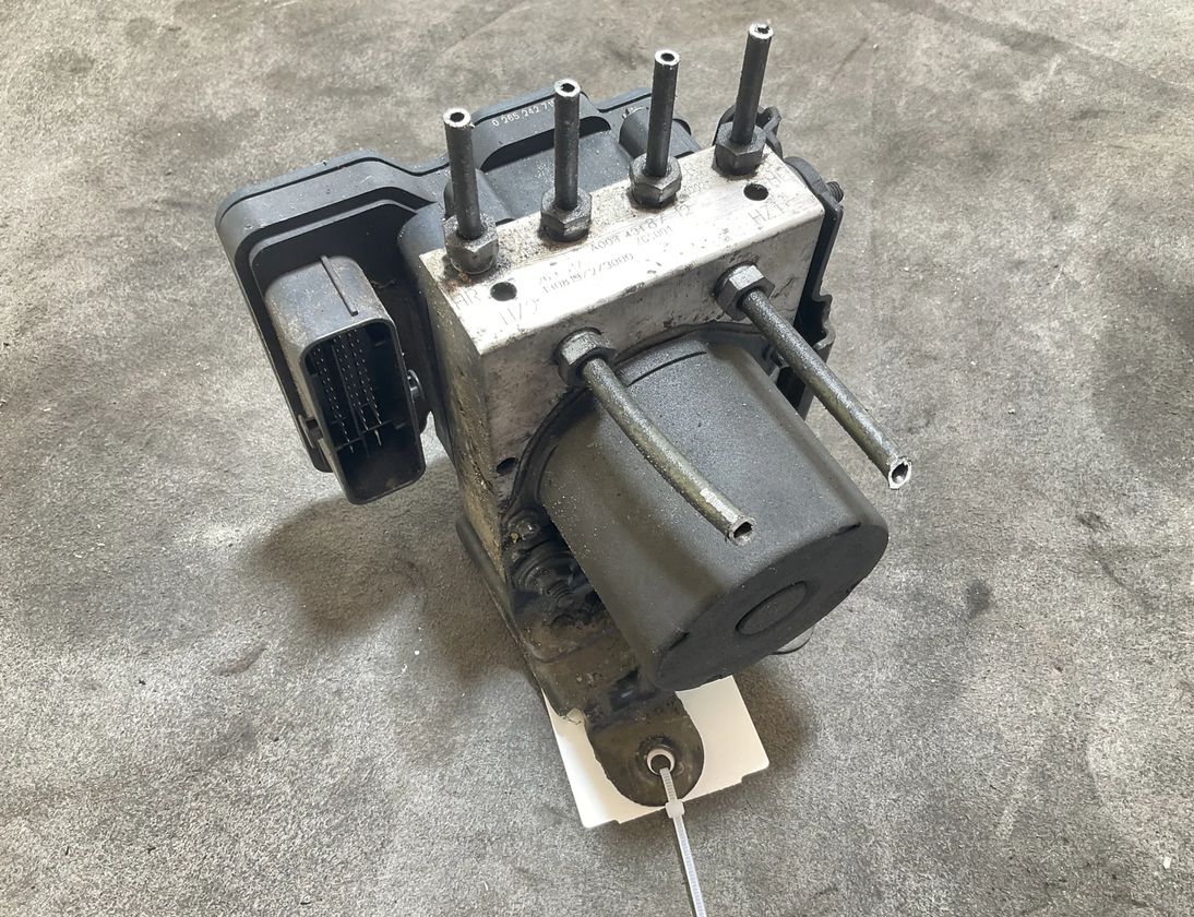 MERCEDES-BENZ Sprinter 2 generation (906) (2006-2018) ABS čerpadlo A0084318712 25032274