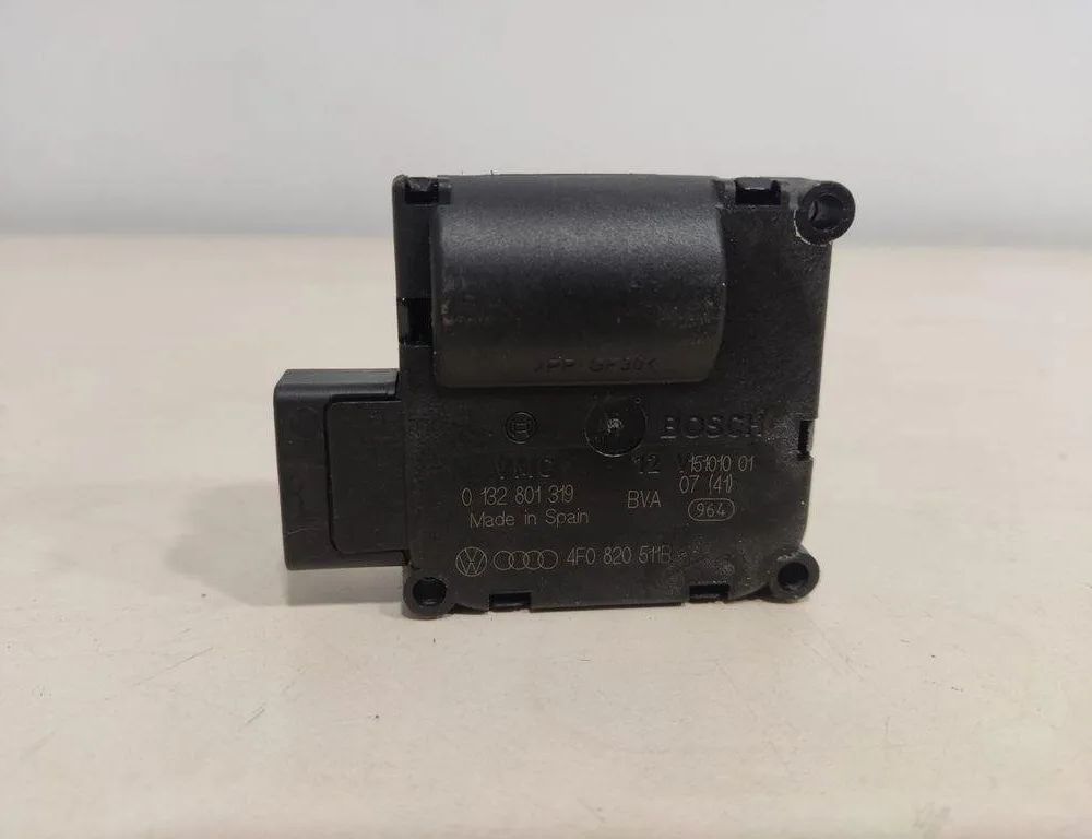 AUDI Q7 4L (2005-2015) Ventily na ovládanie vnútorného kúrenia 4F0820511B 31414421