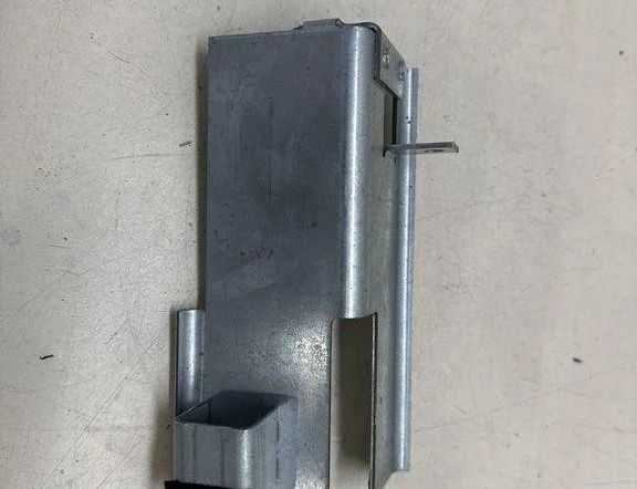 VOLKSWAGEN Touareg 2 generation (2010-2018) Držiak batérie 7L0801387D 31415597