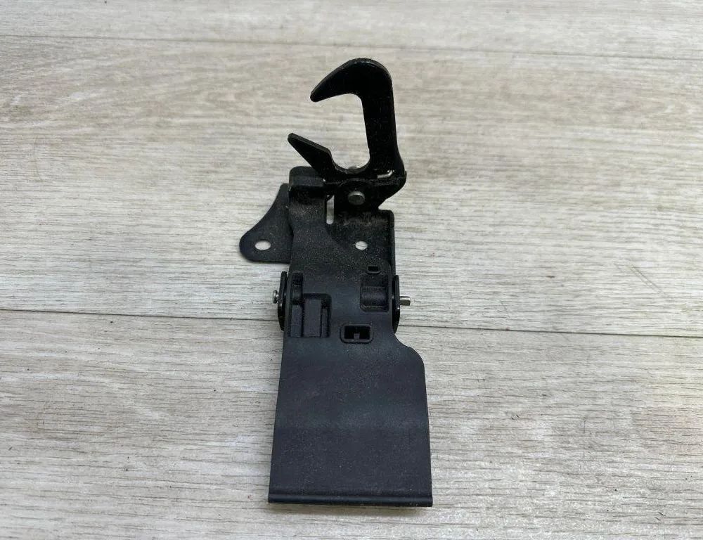 AUDI A8 D2/4D (1994-2002) Bezpečnostná poistka kapoty 4H0823485C 31416519