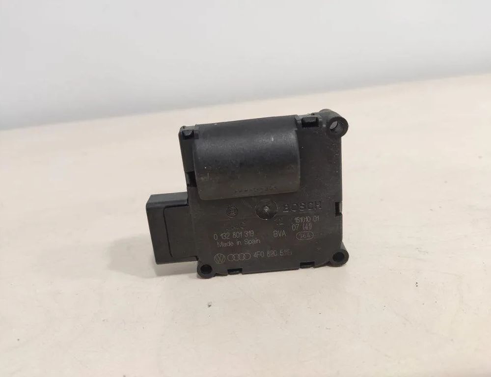 AUDI Q7 4L (2005-2015) Клапаны управления внутренним подогревом 4F0820511B 31416767