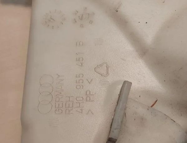 AUDI A8 D2/4D (1994-2002) Window Washer Tank 6R0955681,4H0955451B 31418444