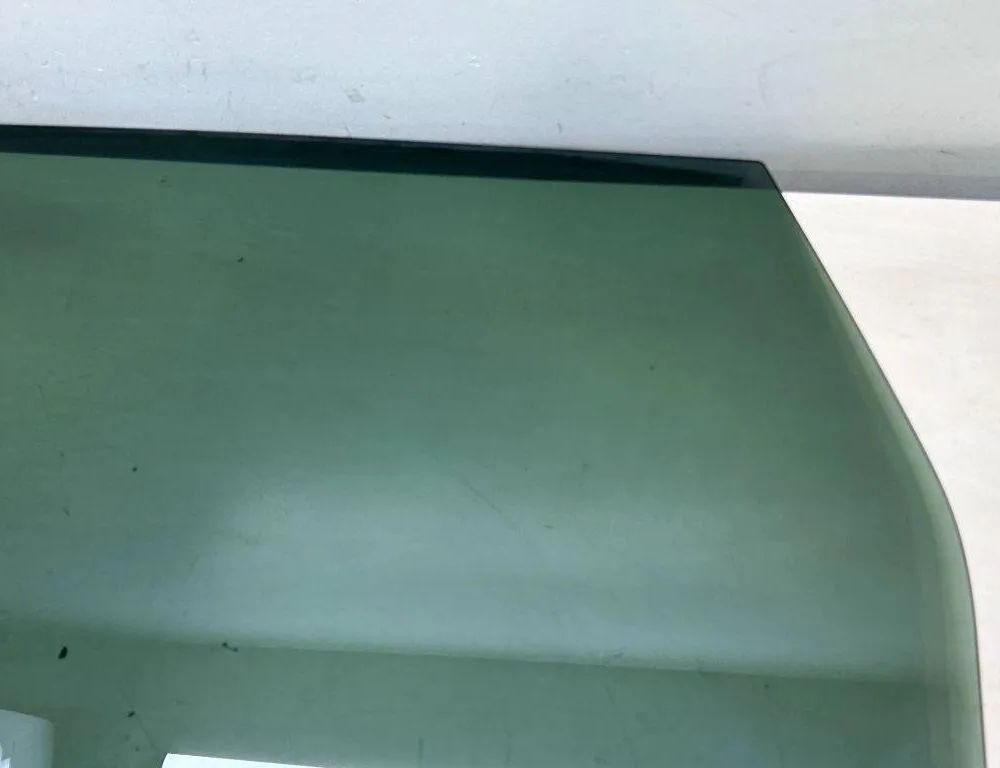 VOLKSWAGEN Touareg 2 generation (2010-2018) Стекло задней левой двери 43R001090,AS3 31419657